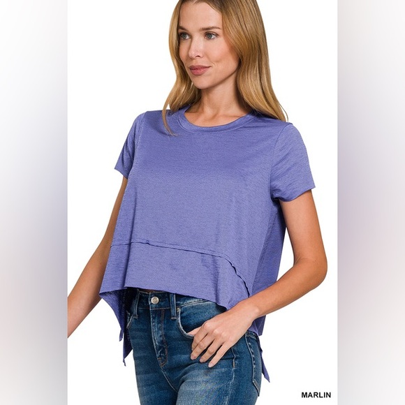 Zenana Outfitters Tops - 🆕 Zenana SHARK BITE SIDE SLIT SHORT SLEEVE TOP